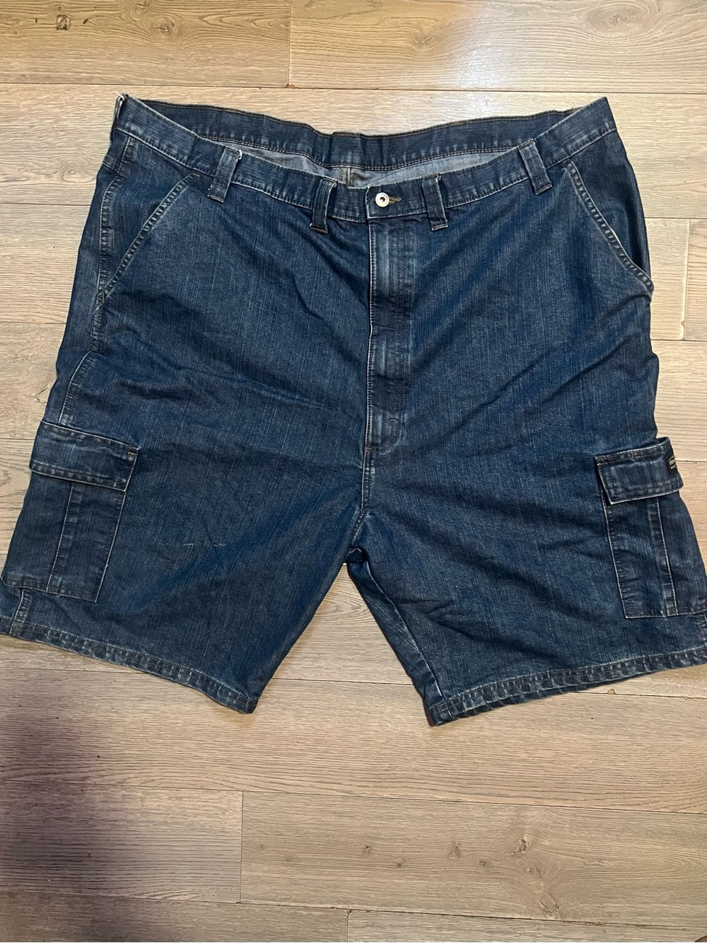 Wrangler Dark Wash Denim Cargo Jorts – Size 48
